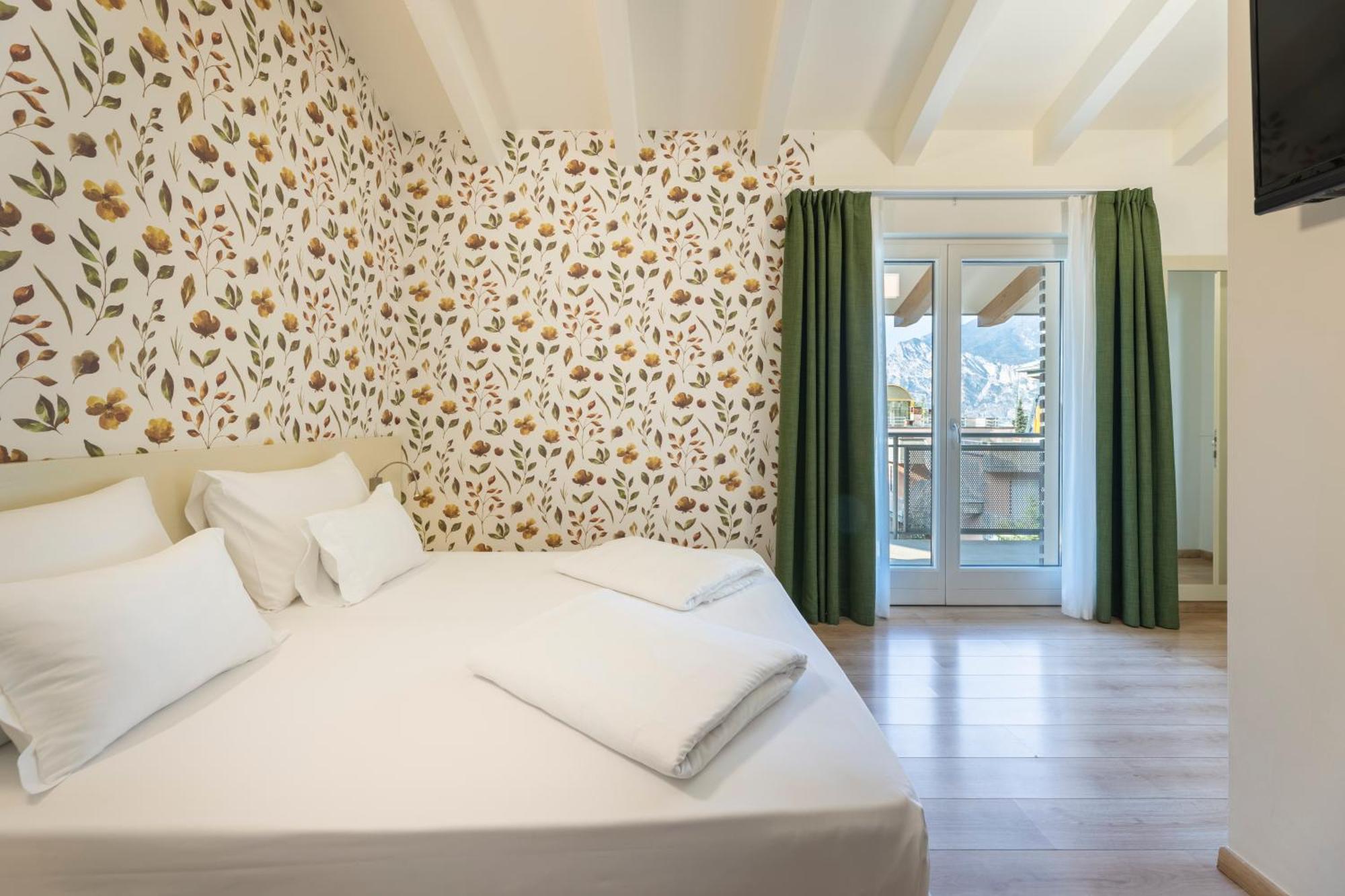 SeeLE Garda Hotel Torbole Sul Garda Exterior foto